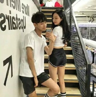 [ 愿你在人潮拥挤的街头 与命中注定到白头的人 撞个满怀 ] 情侣头像