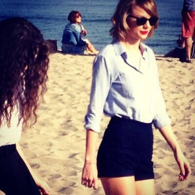 Taylor Swift 沙滩