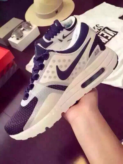 Nike男鞋 女鞋 运动鞋 微信zztiyu