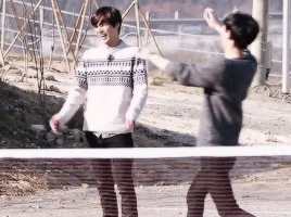 EXO CHANYEOL&amp;amp;KAI 俩人一凑一起就是狂笑 笑点实在是半斤八两= =