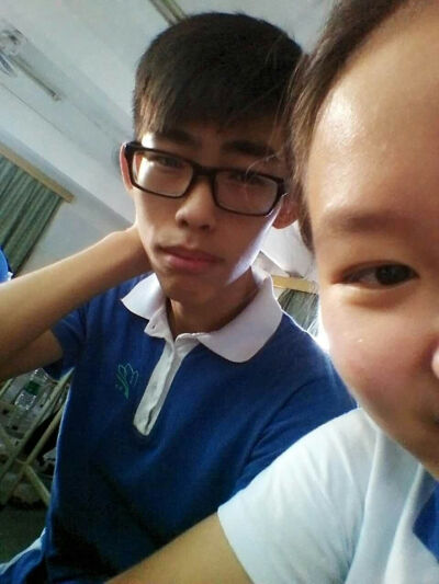 #我和先先的日常#今天吵架了。。他哭了。。好心疼。。怎么能让他掉眼泪了呢。。我也难过呀。他说。在我面前。还需要那么强势吗。我不强势。谁一直护着我。。