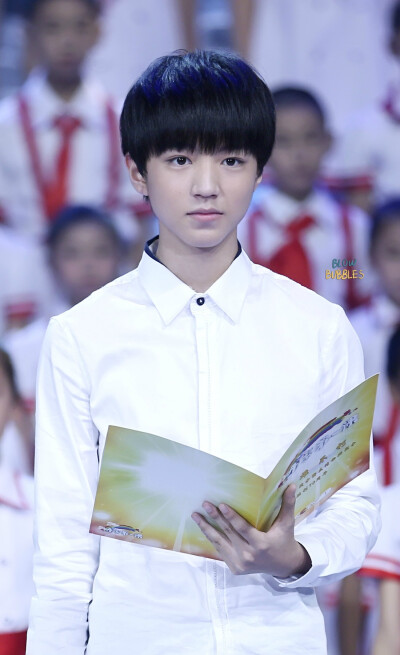 #王俊凯# #TFBOYS王俊凯# #TFBOYS#150820 开学第一课录制 cr：BLOWBUBBLES王俊凯个站