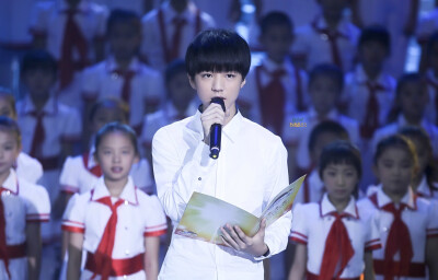 #王俊凯# #TFBOYS王俊凯# #TFBOYS#150820 开学第一课录制 cr：BLOWBUBBLES王俊凯个站