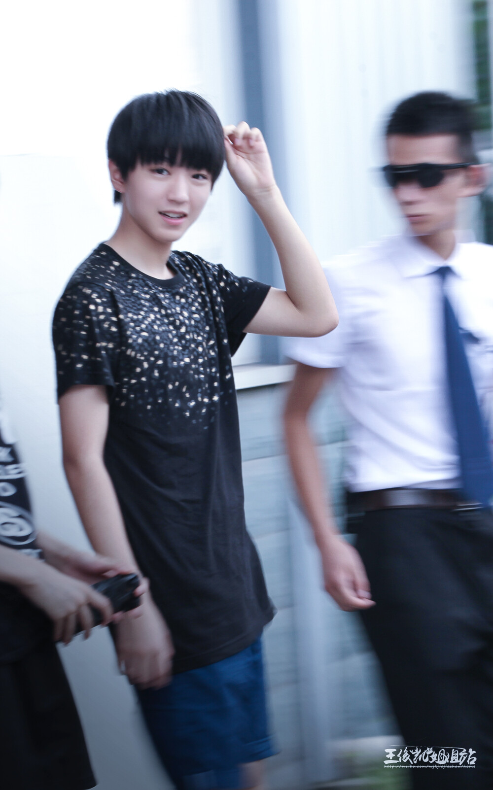 #王俊凯# #TFBOYS王俊凯# #TFBOYS#150904上班 cr：王俊凯姐姐站