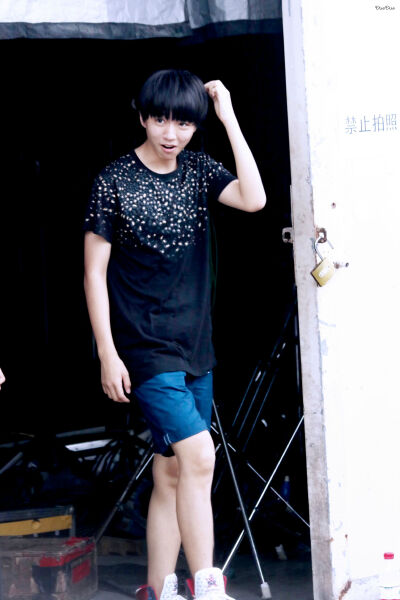 #王俊凯# #TFBOYS王俊凯# #TFBOYS#150904上班 cr：真的好想吃火锅啊