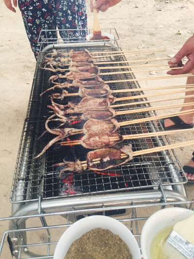 暑假出去BBQ烤鱿鱼～