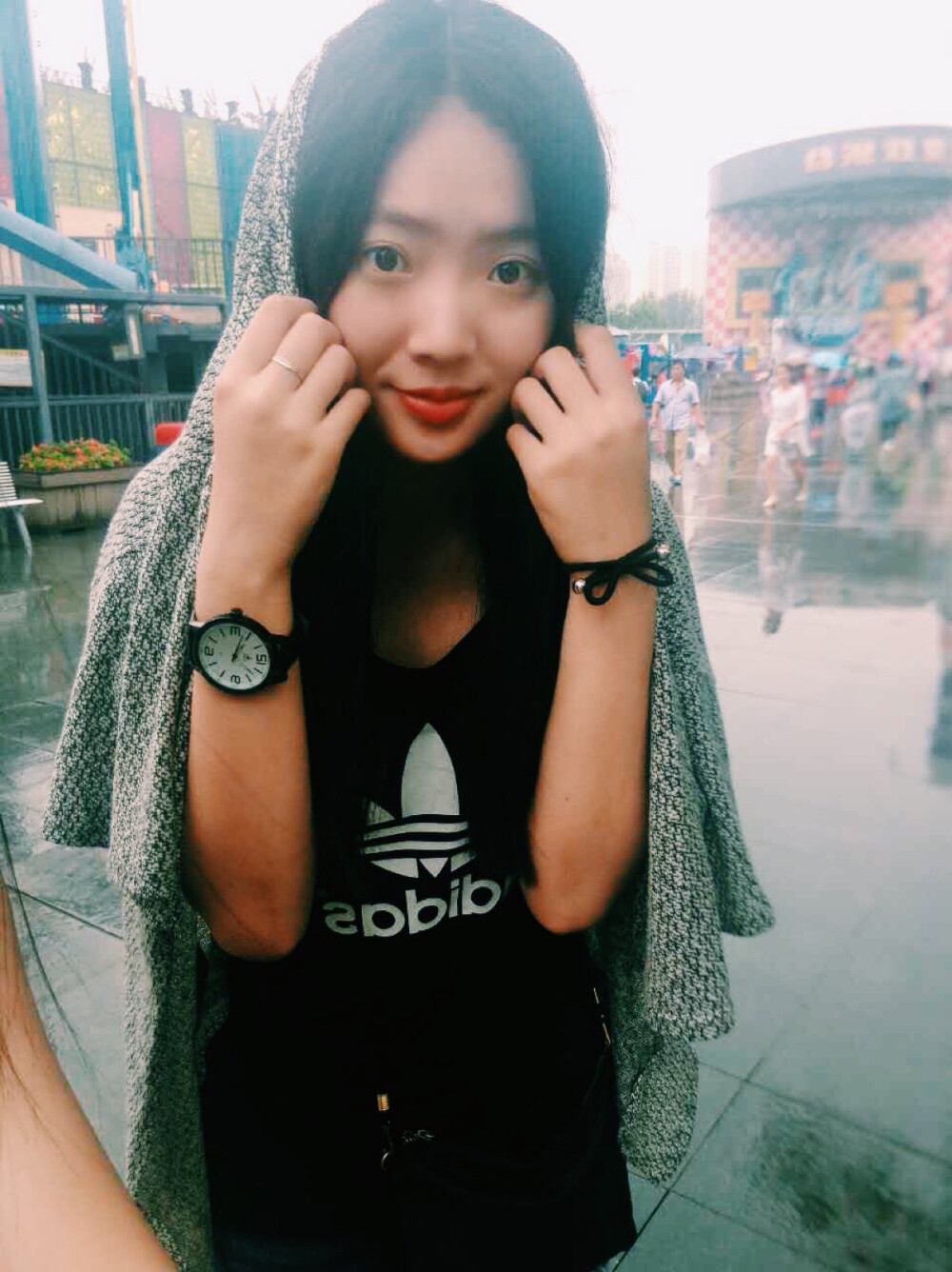 一年多过去了，我在学习内在方面没有进步，反而是大大的退步！！！只注重自己的外表，加油，我要丰富自己的内心