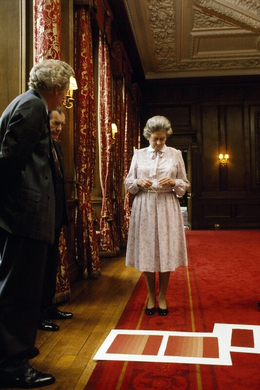 现年53岁、曾在英国广播公司（BBC）担任摄影师的戴维塞科姆（David Secombe）发布了他在1991年为英国女王伊丽莎白二世拍摄的数张生活照。塞科姆是BBC拍摄女王纪录片团队中的一员，期间他抓拍到了不少女王日常生活的画面。