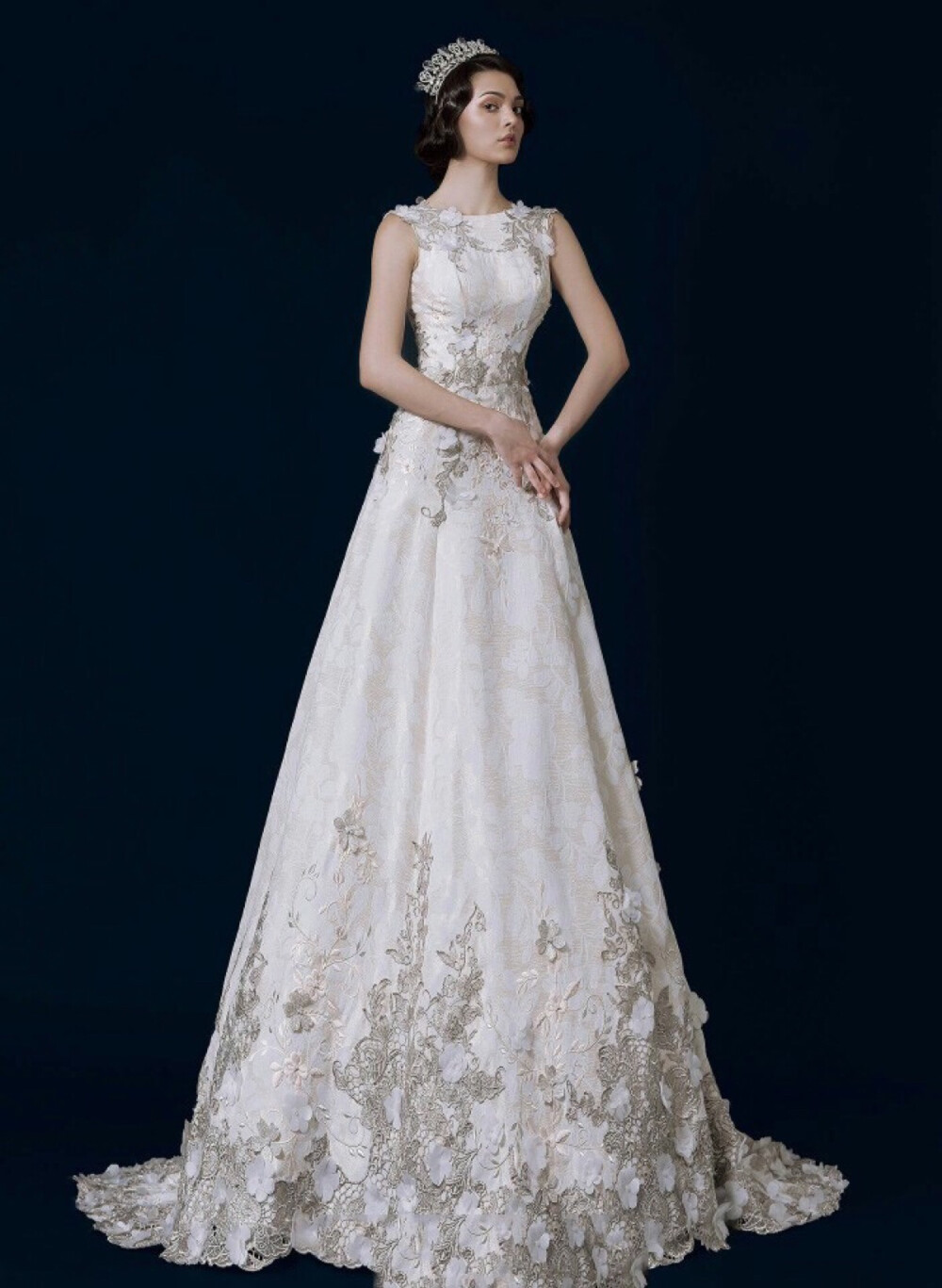 fall/winter 2015-16 collection 很有一种宫廷的感觉| 婚纱礼服