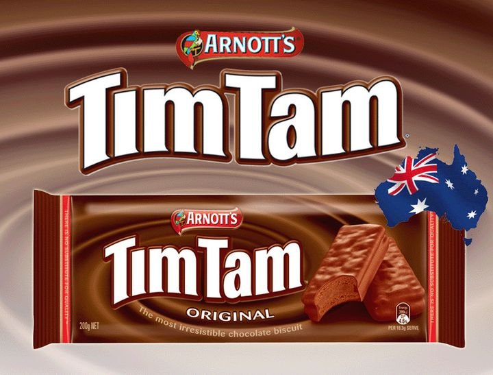 澳洲TimTam·巧克力饼干 喜欢 TimTam，绝不仅仅因为它是享誉全球的澳洲第一巧克力饼干品牌，是因为“只溶在口不溶在手”的纯巧克力式的魅力。 澳洲人还流行一种相当新鲜的吃法：“Tim Tam Slam”，即把 Tim Tam 两端各咬一小口，再用饼干当吸管，浅浅放入热饮中啜吸。热饮渗入的 Tim Tam 软化的很快，所以饼干还没有解体，赶快放进嘴里。