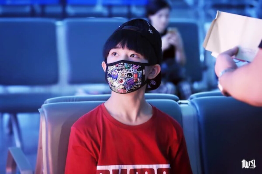 #易烊千玺 #tfboys易烊千玺 #tfboys 电脑桌面壁纸桌面背景 高清 美颜