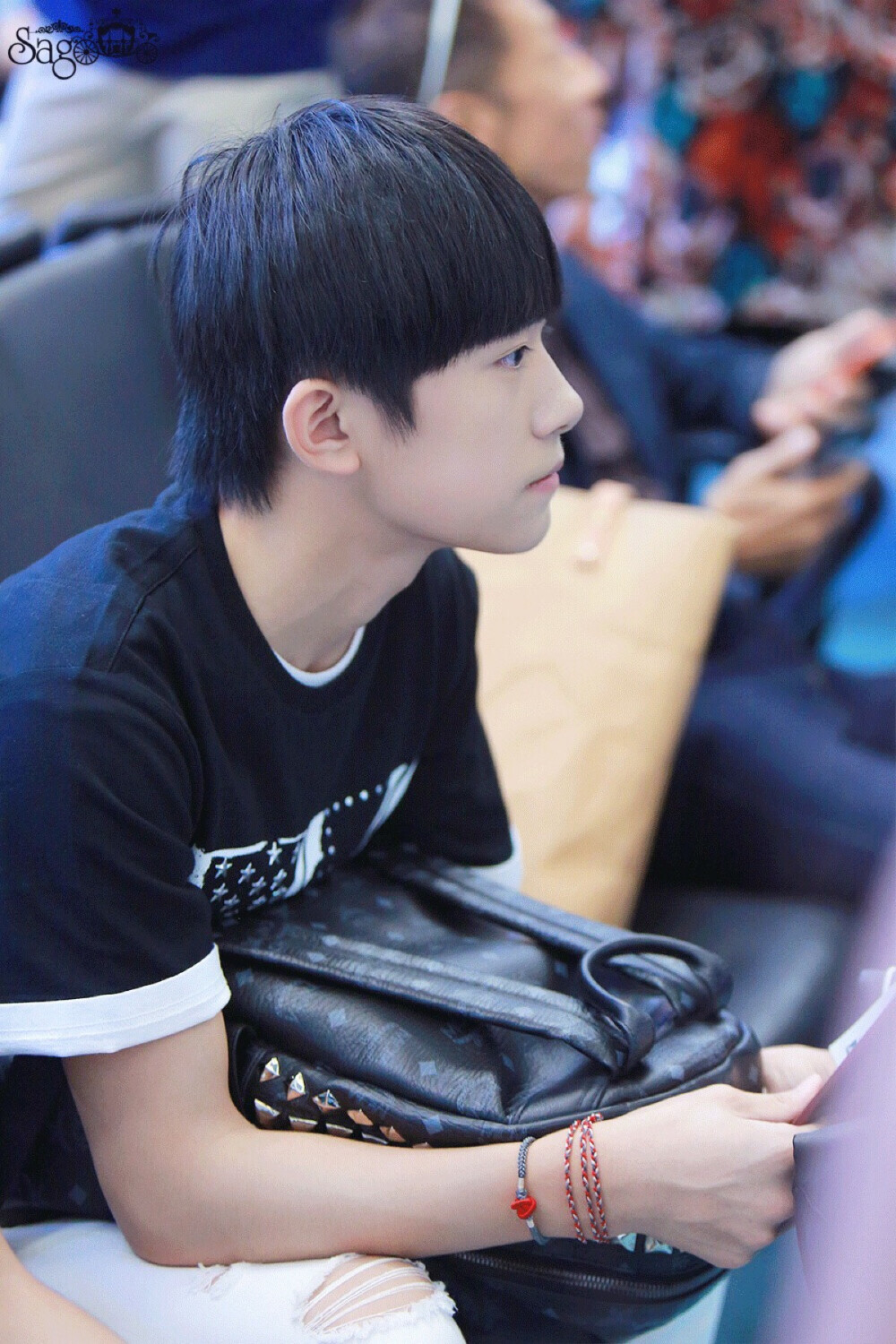 易烊千玺 tfboys cr:logo