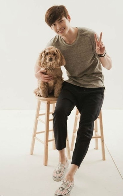 长腿男神 李钟硕 二硕 暖男 一直很爱你 颜值担当 爱你明媚温暖的笑 干净的男生 会穿的男生最迷人