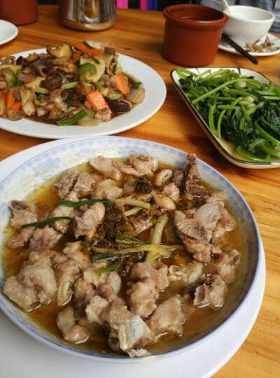 蒸排骨，炒猪杂