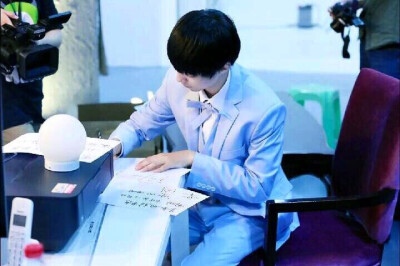 #王俊凯# #TFBOYS王俊凯# #TFBOYS# 饭修 cr：Karryice