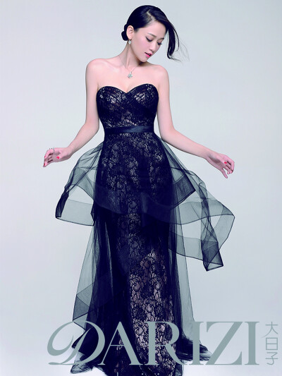 陈乔恩身穿VIOLA YEUNG 2016 SS系列参与大日子8月刊拍摄