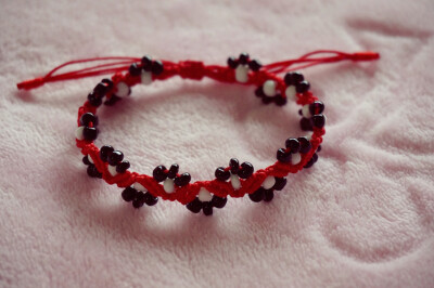 行走在如此密集的人群之中却没有人倾诉。