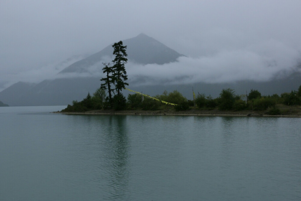 美景美图高清桌面壁纸 巴松措秋景 西藏小江南的阴雨天