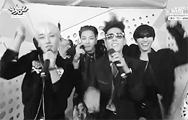 Cute 权志龙 GD 鸡涌xi G-Dragon 권지용 BIGBANG五只 原谅我看到最抢眼的是鬼神大人TOP哥的皇冠头，摆呀摆呀摆呀~