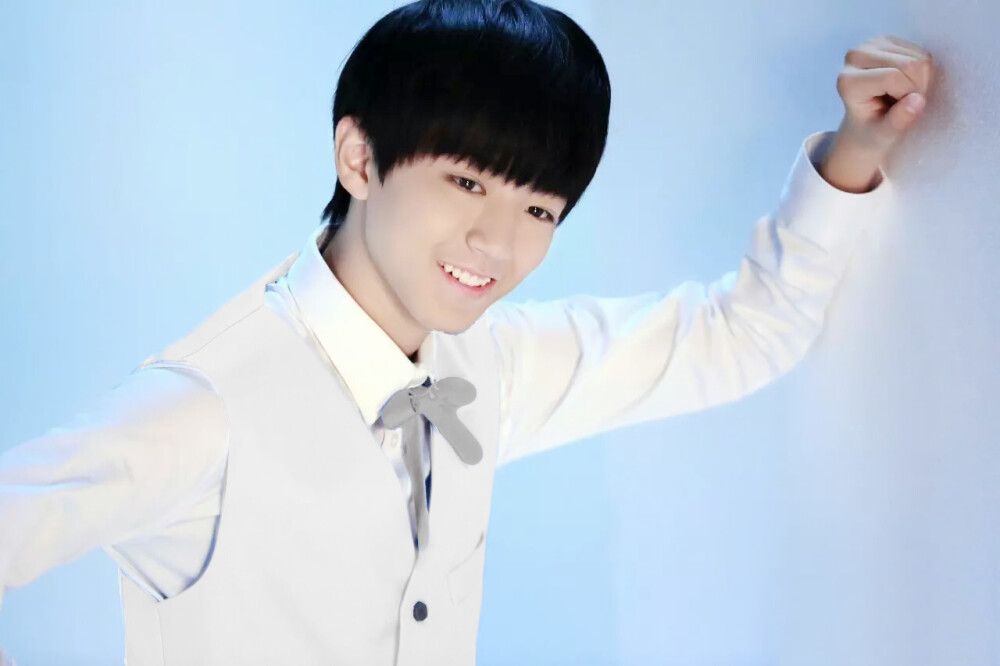 #王俊凯# #TFBOYS王俊凯# #TFBOYS# 饭修图 cr：最近RP很差的冰冰酱