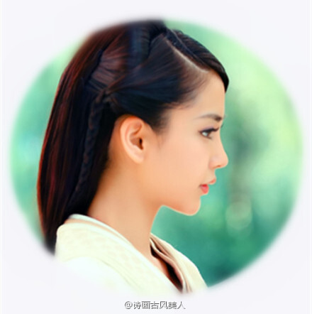 Angelababy《大汉情缘之云中歌》【云歌】她个性活泼、精灵手巧，厨艺非凡，渴求专一的感情，但小儿女心态过甚。虽然她从无忧无虑到经历了人生的悲欢离合，但她依然是大漠上骑着天山雪驼爱乐于助人给人希望的善良女孩，努力与坚持在真爱中，做出最美味的食物，在蓝天白云下，唱出最美最动人的歌。by诗画古风美人