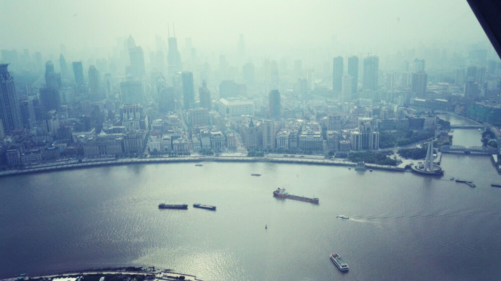 江风过，余光晚，烟雨未见。