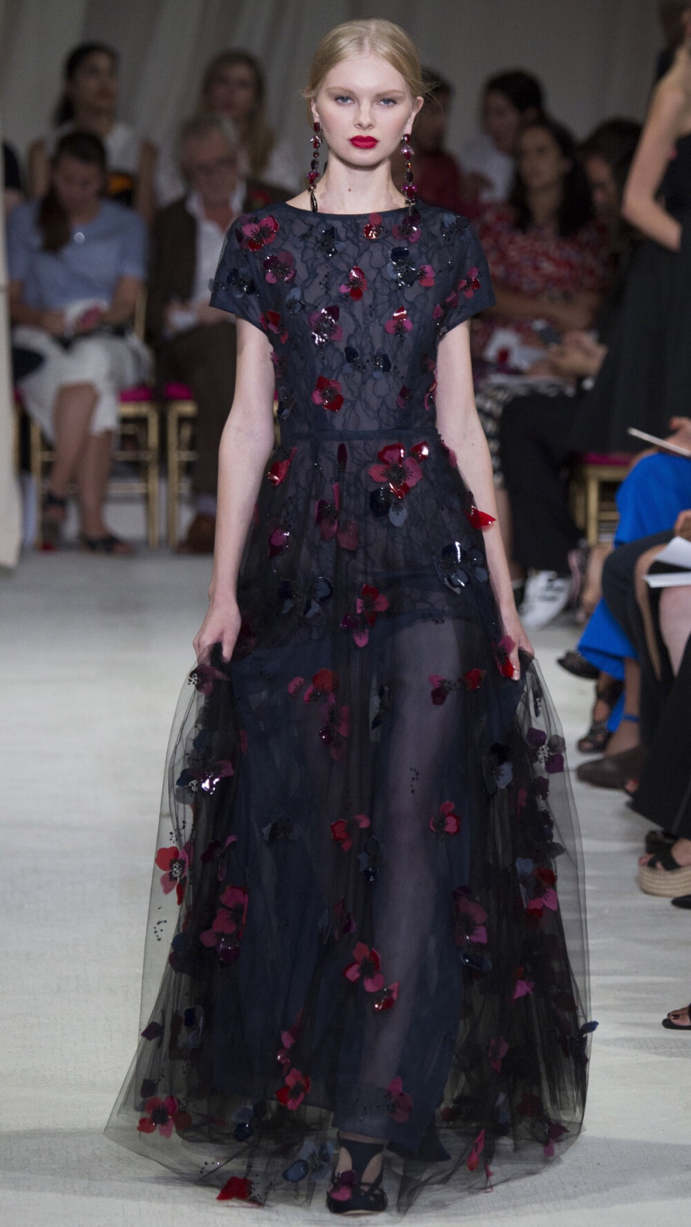 【衣堵为快时装周】 时装周 服饰风尚 华服霓裳 秀场 Oscar de la Renta Spring 2016 高级成衣——美衣＋红唇