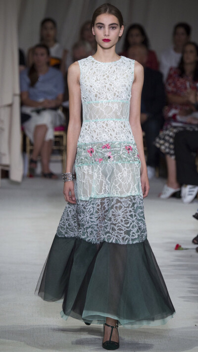 【衣堵为快时装周】 时装周 服饰风尚 华服霓裳 秀场 Oscar de la Renta Spring 2016 高级成衣——美衣＋红唇