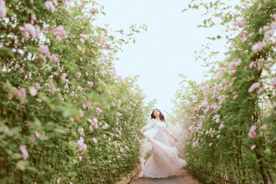 复古 文艺 个人定制写真 黑白 灰色调 大檐帽 条纹 波普风 欧美风 日系 乡间小道 忧伤 一个人 人像 写真 时尚 大片 杂志 长发 流年 玫瑰 红唇 唯美 浪漫