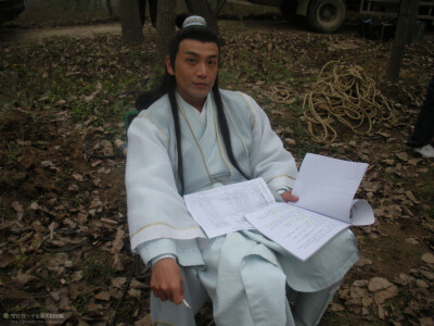 张智尧（Ken Chang），因为他在《陆小凤传奇》系列电影中扮演的花满楼而喜欢他，别名：年更尧、年三岁、尧弟弟、旅游卫视、国际哥