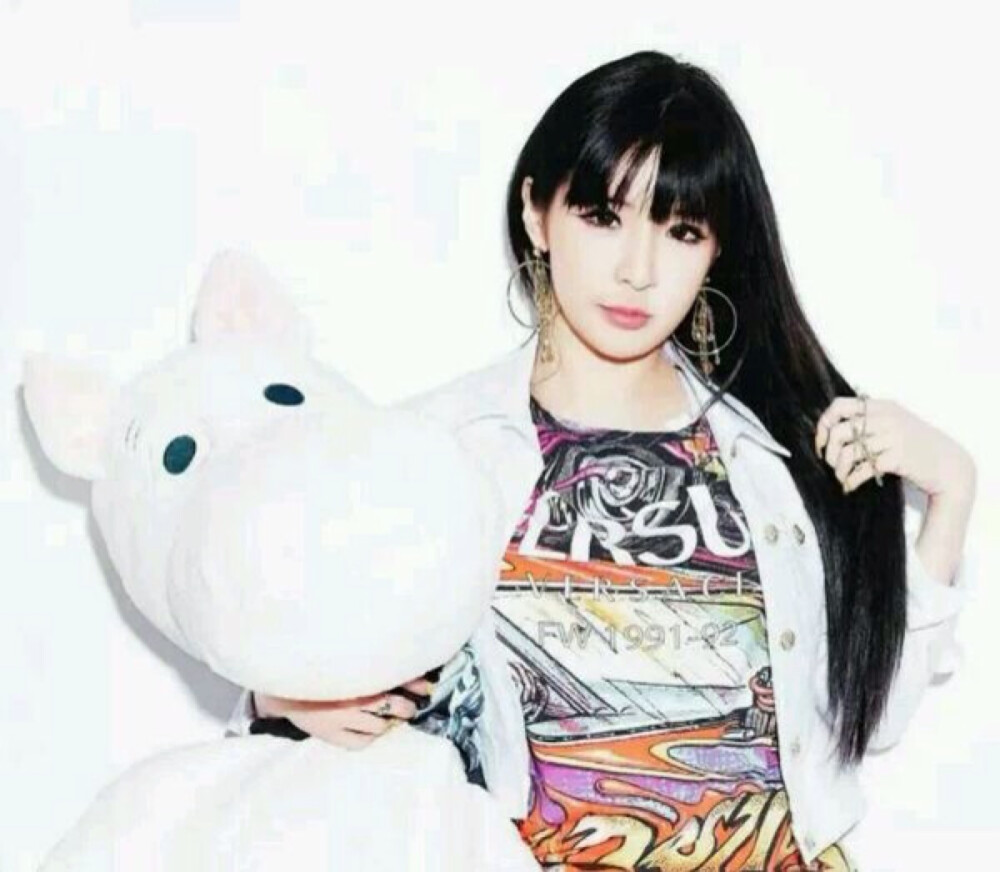 蹦米 BOM 2NE1 朴春 八次元