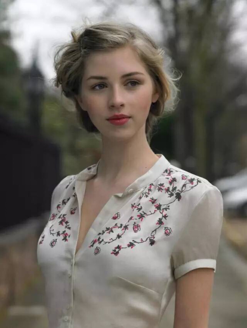 Hermione Corfield《碟中谍5》音像店女孩