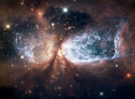 移轴摄影的星空。星云和超新星看起来像美丽的微生物。 作者： Haari Tesla