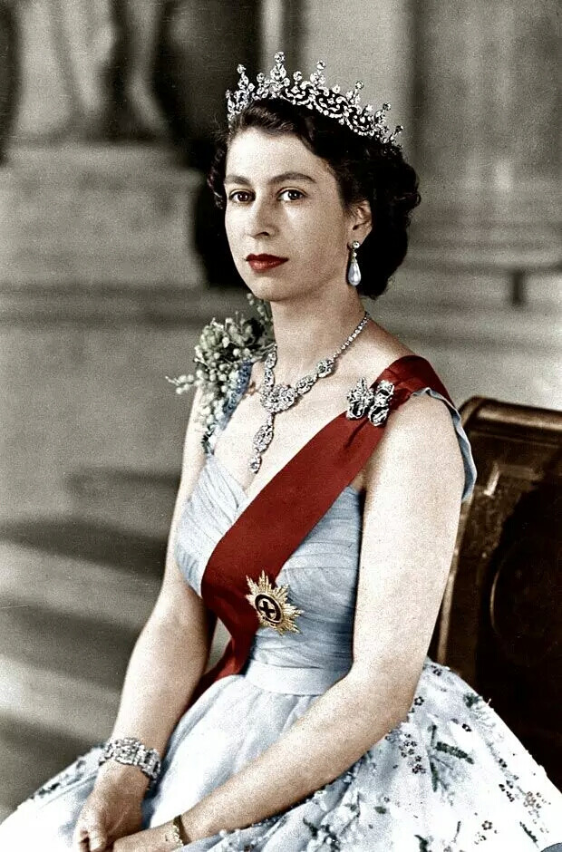 #真正女王范儿，伊丽莎白二世# 由内而外散发的优雅与高贵