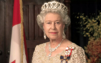 #真正女王范儿，伊丽莎白二世# 今年89岁的伊丽莎白二世打破了维多利亚女王63年7个月零2天的时长纪录，成为英国历史上在位时间最长的君主。 作为现任英国女王，英联邦元首、国会最高首领，伊莉莎白二世的一生充满传…