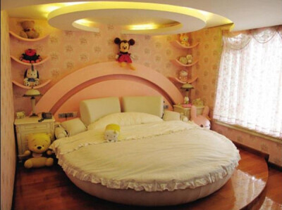 可爱的儿童房设计，俏皮的卧室背景墙，给宝宝一个温馨快乐的童年。