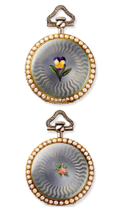 女式怀表，by Chaumet 1910年 表壳采用黄金材质，上面用珐琅绘有蔷薇和三色堇造型的图案，镶嵌珍珠和钻石。