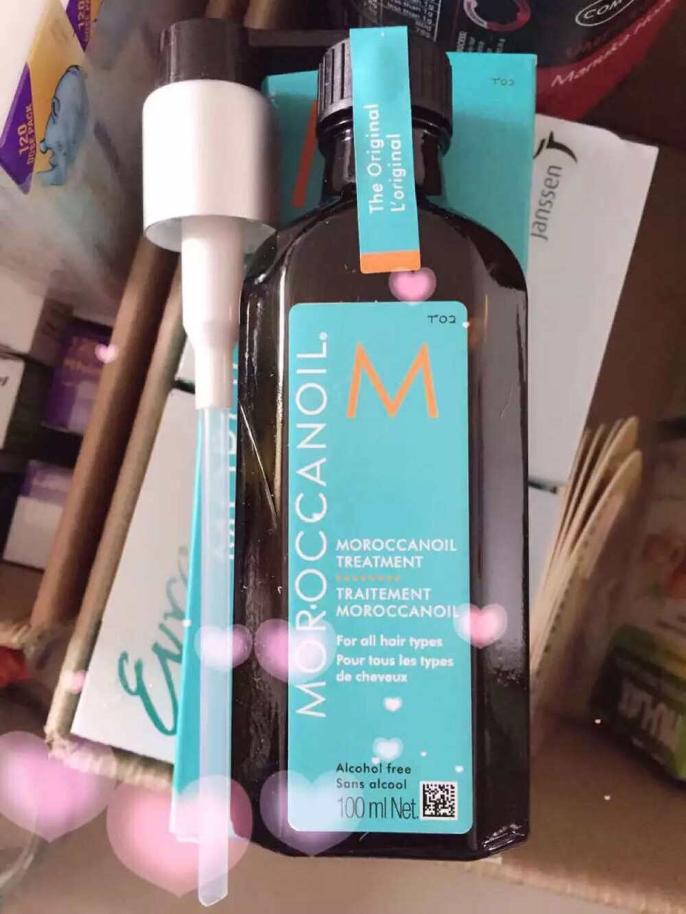 #新西蘭快郵#不做「稻草人」MOROCCANOIL#摩洛哥發油#是世界上最好用的發油 全球各大王室、明星中必備的護法神器！讓你的頭髮瞬間不同，富含維生素A、E、F，對頭髮的修護滋養效果灰常好，順勢均勻地從頭髮中間往下塗抹，可著重抹在發尾，而且香味超級無敵好聞。每次只用一兩滴，頭髮所有的毛躁都搞定!超耐用！