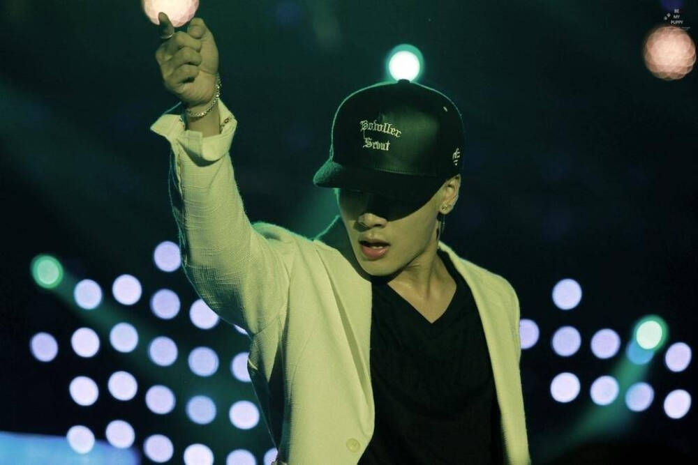  GOT7是韩国JYPEntertainment于2014年推出的男子组合，七名成员包括林在范（JB.）、朴珍荣（Jr.）、段宜恩（Mark）、王嘉尔（Jackson）、崔荣宰（YoungJae）、BamBam、金宥谦（YuGyeom）