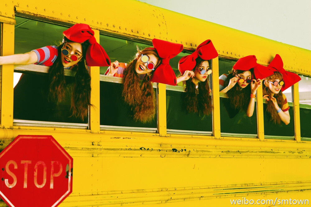 「red velvet」 Red Velvet是韩国SM娱乐有限公司于2014年8月推出的女子演唱组合，起初由裴珠泫（Irene）、姜涩琪（SeulGi）、孙承欢（Wendy）、朴秀荣（Joy）4人组成。 2015年3月11日，Red Velvet的经纪公司宣布增添金艺琳（Yeri）为组合的新成员