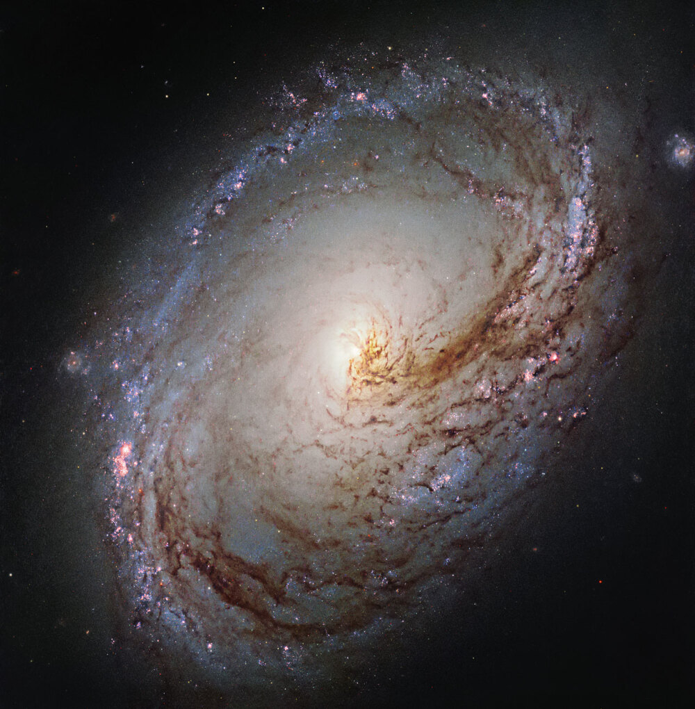 螺旋星系梅西耶 96(Messier 96)，位于狮子座，距离我们约3500万光年。