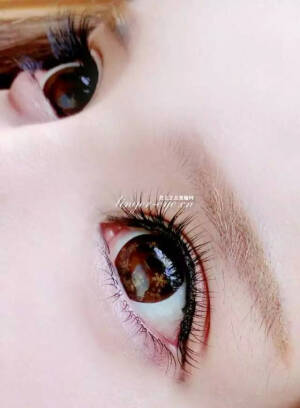 #美瞳#雪花秀巧克力色 超级美啊啊啊  自然的雪花纹融入眼球   清透明亮   美爆了