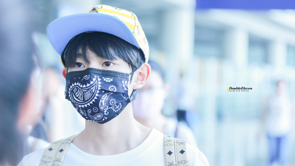 TFBOYS王源 150802重庆赴北京 cr:DoubleEleven软糖