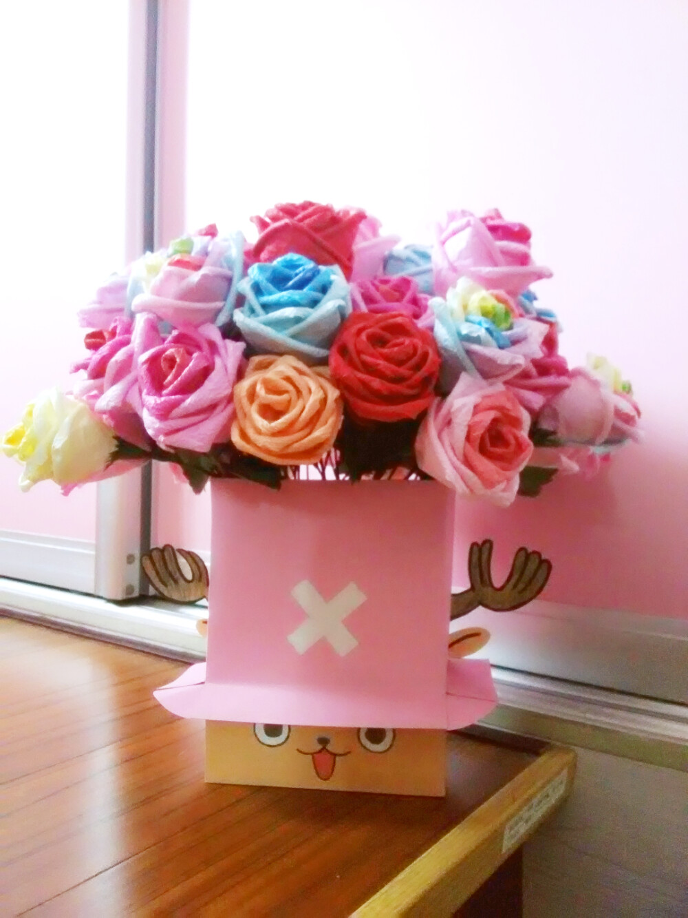 用卡纸制作的乔巴盒子配上玫瑰纸花自己感觉棒棒哒――常小妖手工制品