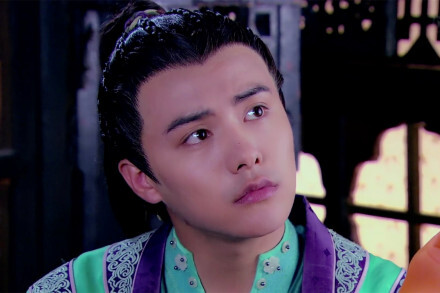 温然发秀质,馥兰映琼瑶.相逢为君饮,携手即知交.