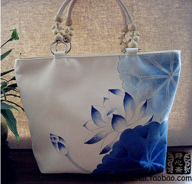 水墨荷花手绘包