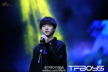 @TFBOYS组合 今天下午，@TFBOYS-王俊凯 的生日会#王俊凯的星光游乐园#在重庆顺利举办。在生日会上，小凯通过歌曲，舞蹈，游戏和粉丝共度了热度十足的近2小时，生日会最后@TFBOYS-王源 @TFBOYS-易烊千玺 两位队友也带来了生日祝福，也提前祝小凯生日快乐哦，错过直播的同学，请戳链接看回顾哦L王俊凯生日全程回顾 现场秀舞技与粉丝亲密互动