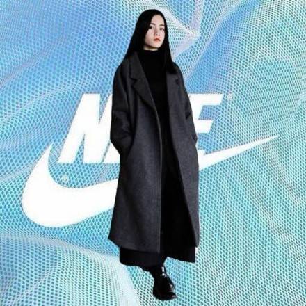 情侣头像，一人，单张【你是否愿意化作酒色的石头让余生有幸与你碰头 】