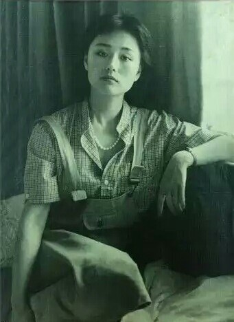 廖学秋，1954年2月1日出生于四川成都，峨眉电影制片厂演员，北京电视艺术中心有限公司签约艺人。 1980年，出演第一部作品《丫鸭情话》。1982年，出演电影《在这块土地上》。1984年，出演故事片《经理室的空座位》。…