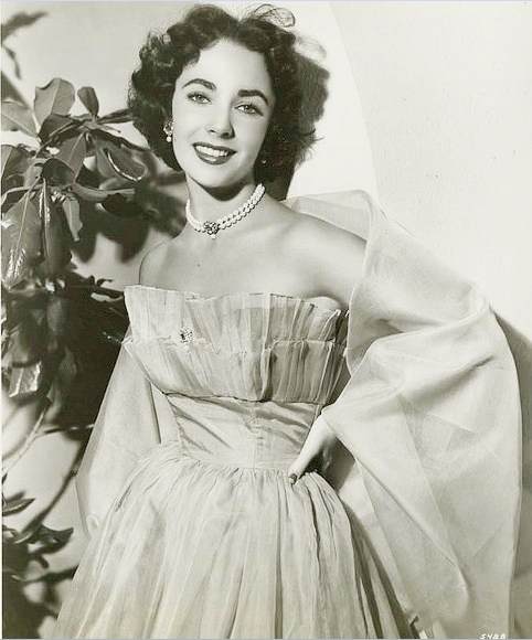 伊丽莎白泰勒笑起来